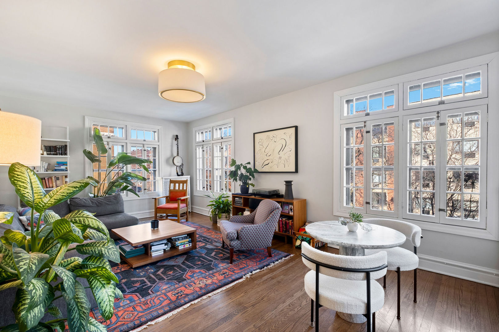 537 W Roscoe Street Unit: 2