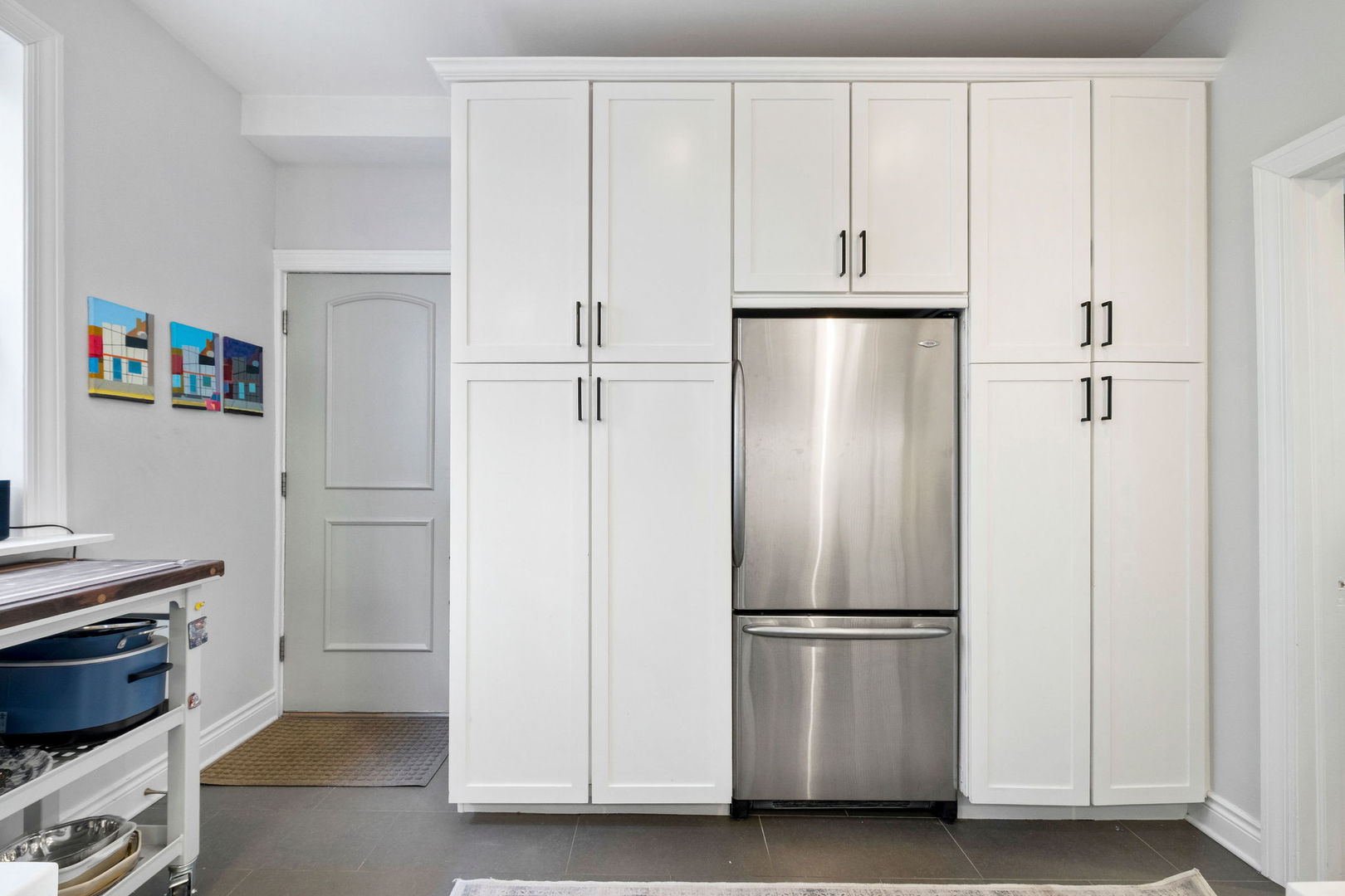 537 W Roscoe Street Unit: 2