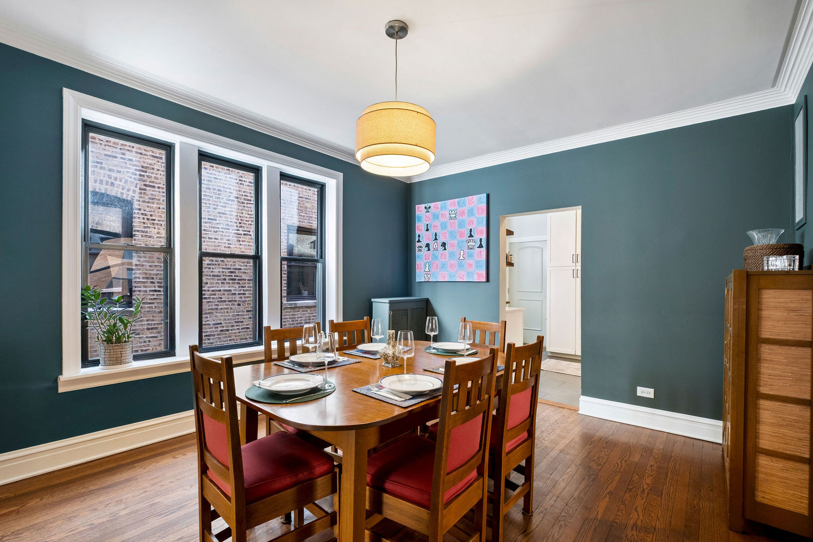 537 W Roscoe Street Unit: 2