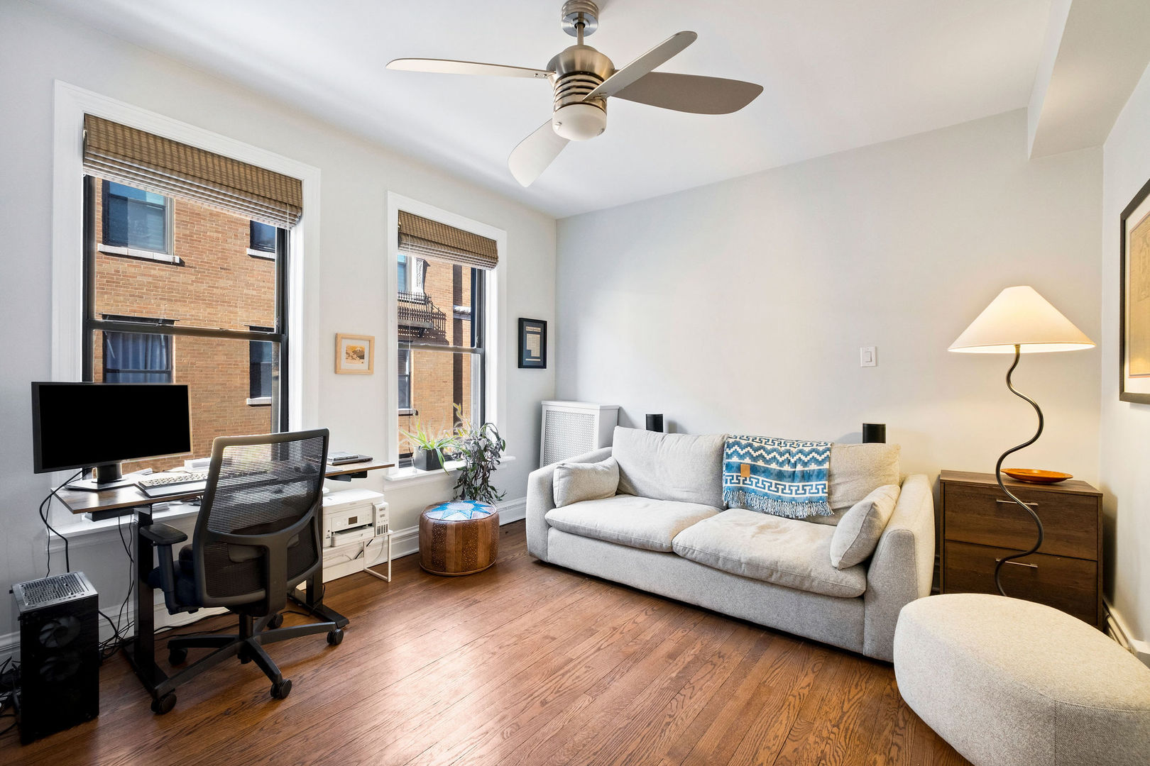 537 W Roscoe Street Unit: 2