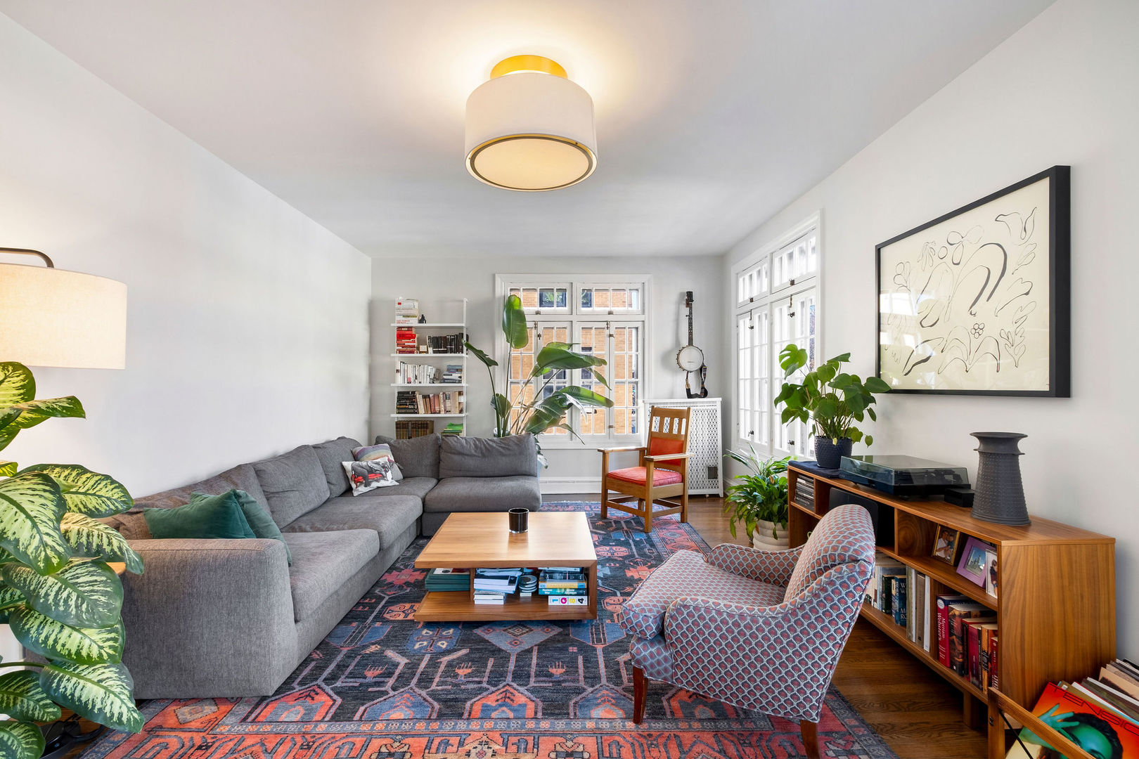 537 W Roscoe Street Unit: 2