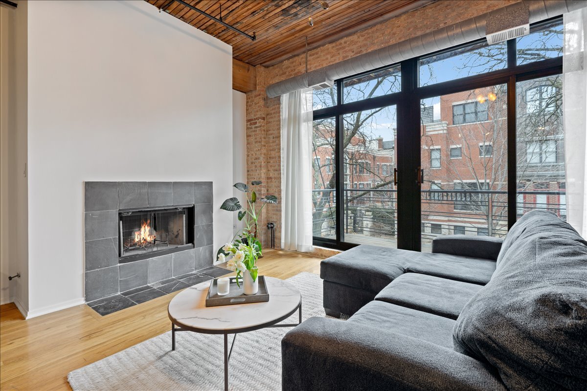 1670 N Claremont Avenue Unit: 209