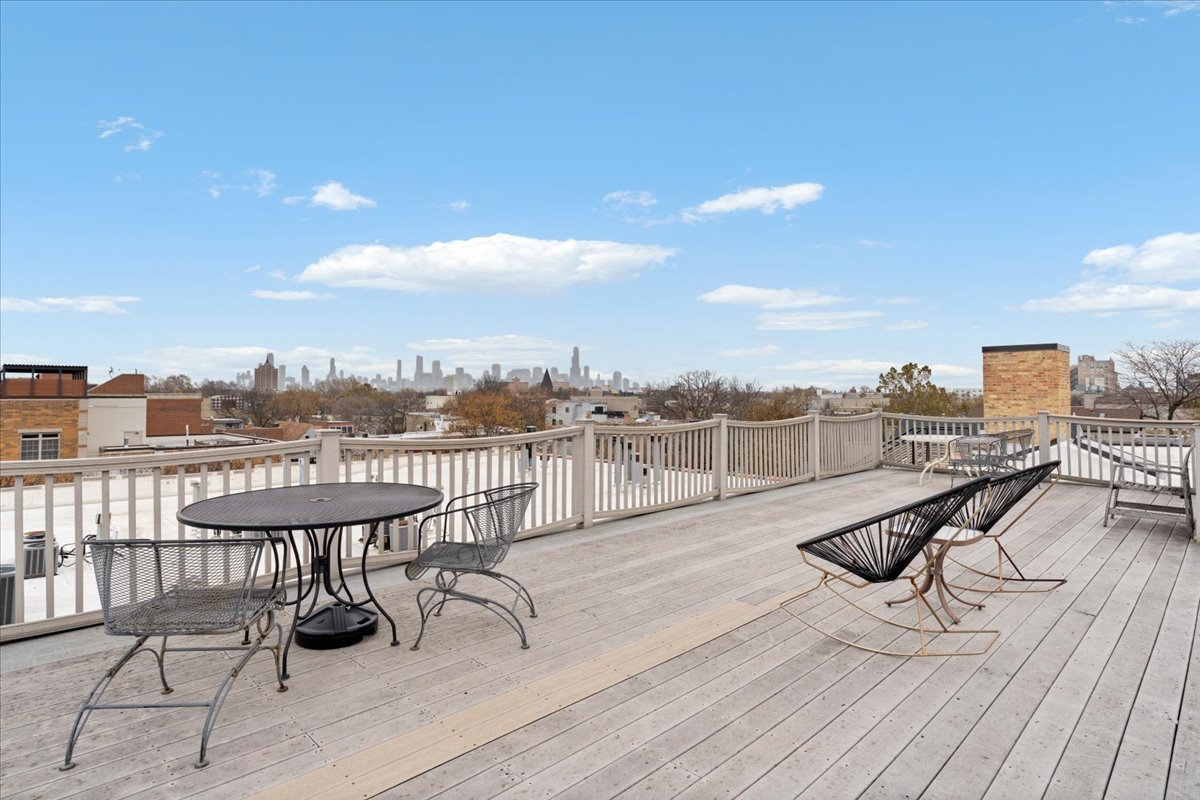 1670 N Claremont Avenue Unit: 209