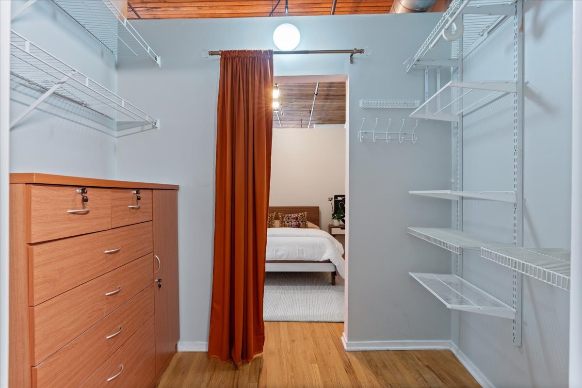 1670 N Claremont Avenue Unit: 209