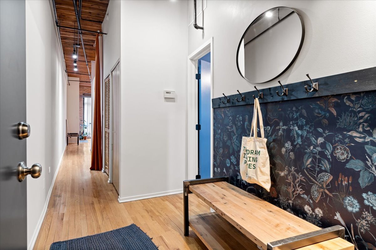 1670 N Claremont Avenue Unit: 209