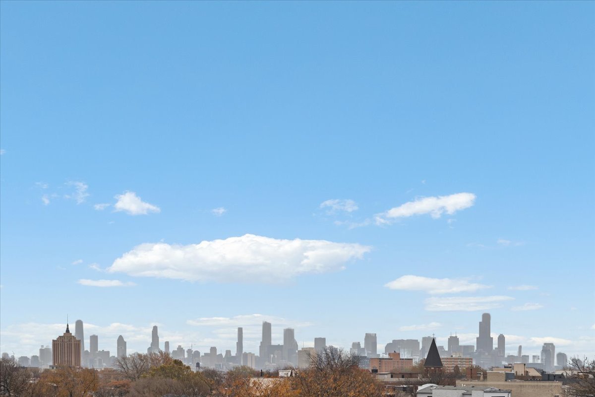 1670 N Claremont Avenue Unit: 209