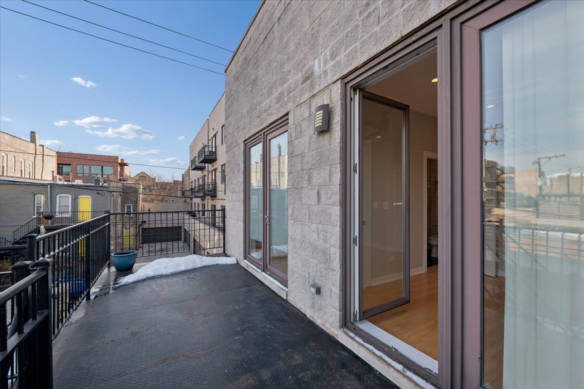 1614 W Augusta Boulevard Unit: 3