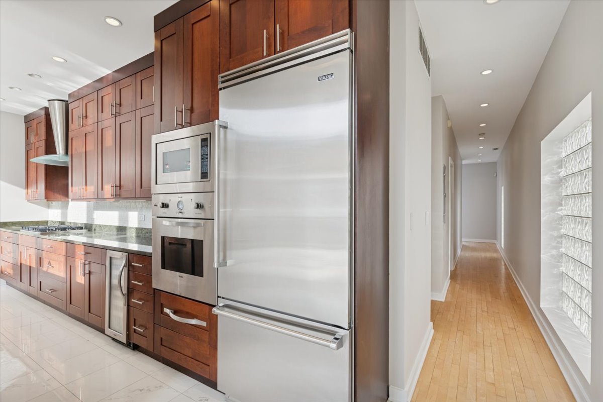 1614 W Augusta Boulevard Unit: 3