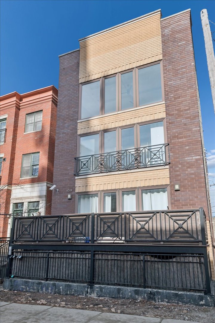 1614 W Augusta Boulevard Unit: 3