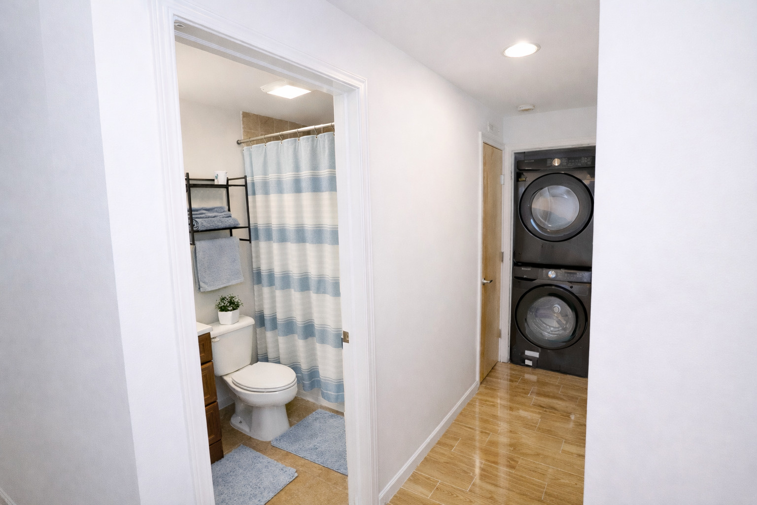 4452 S University Avenue Unit: 1S