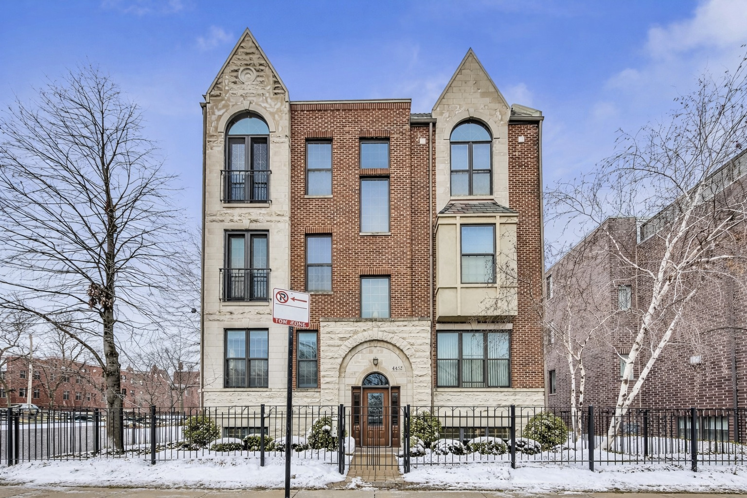 4452 S University Avenue Unit: 1S