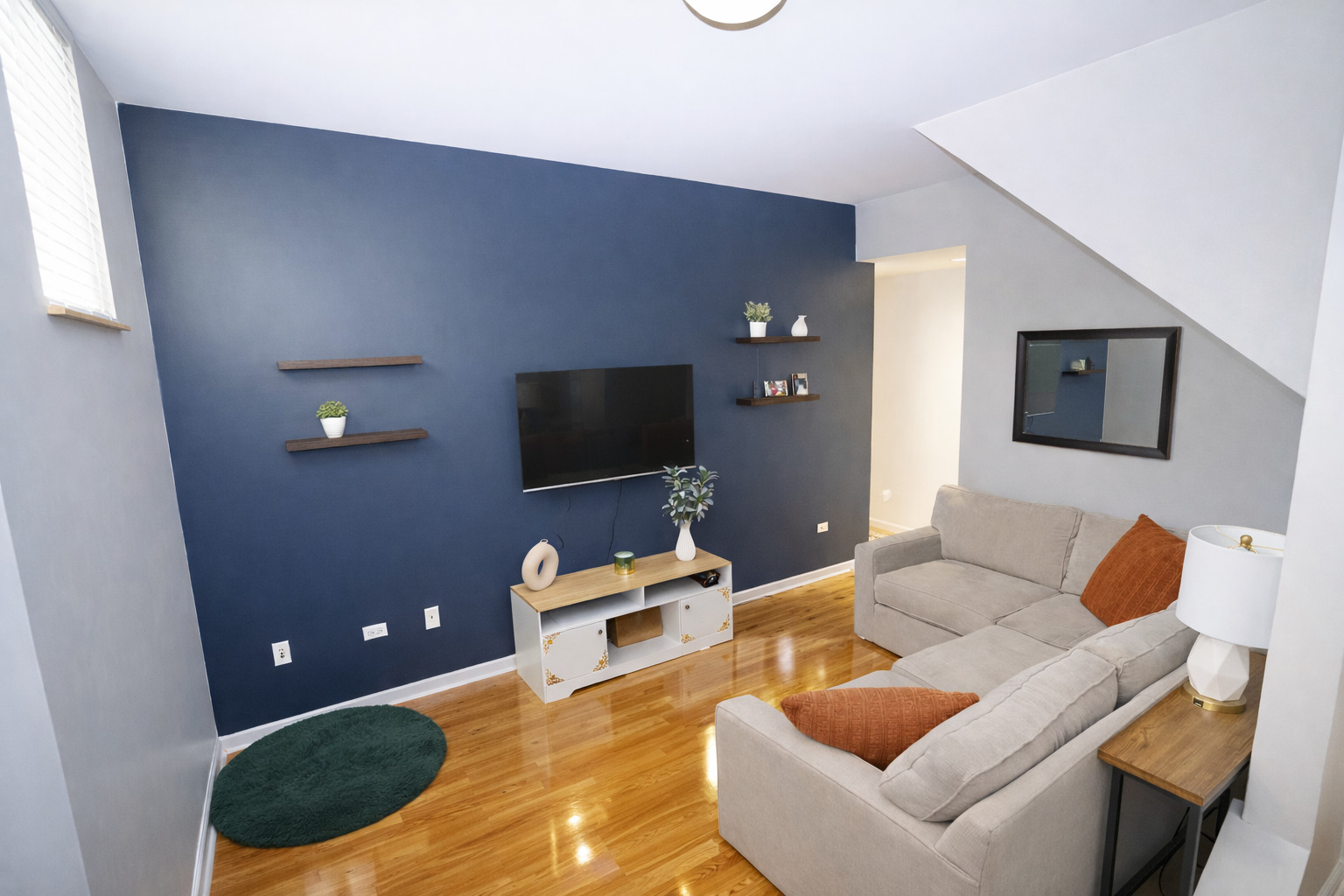 4452 S University Avenue Unit: 1S