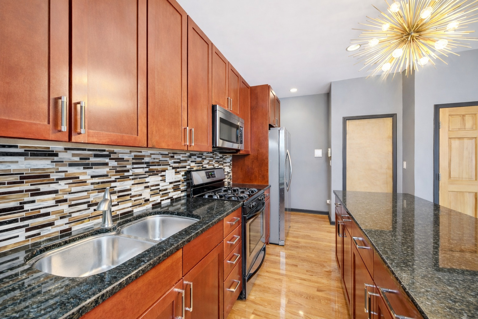 4452 S University Avenue Unit: 1S