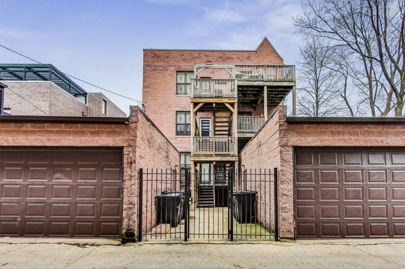 4452 S University Avenue Unit: 1S