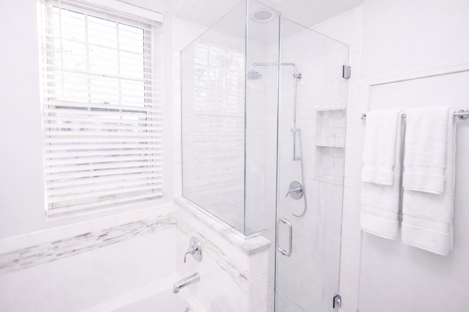4452 S University Avenue Unit: 1S