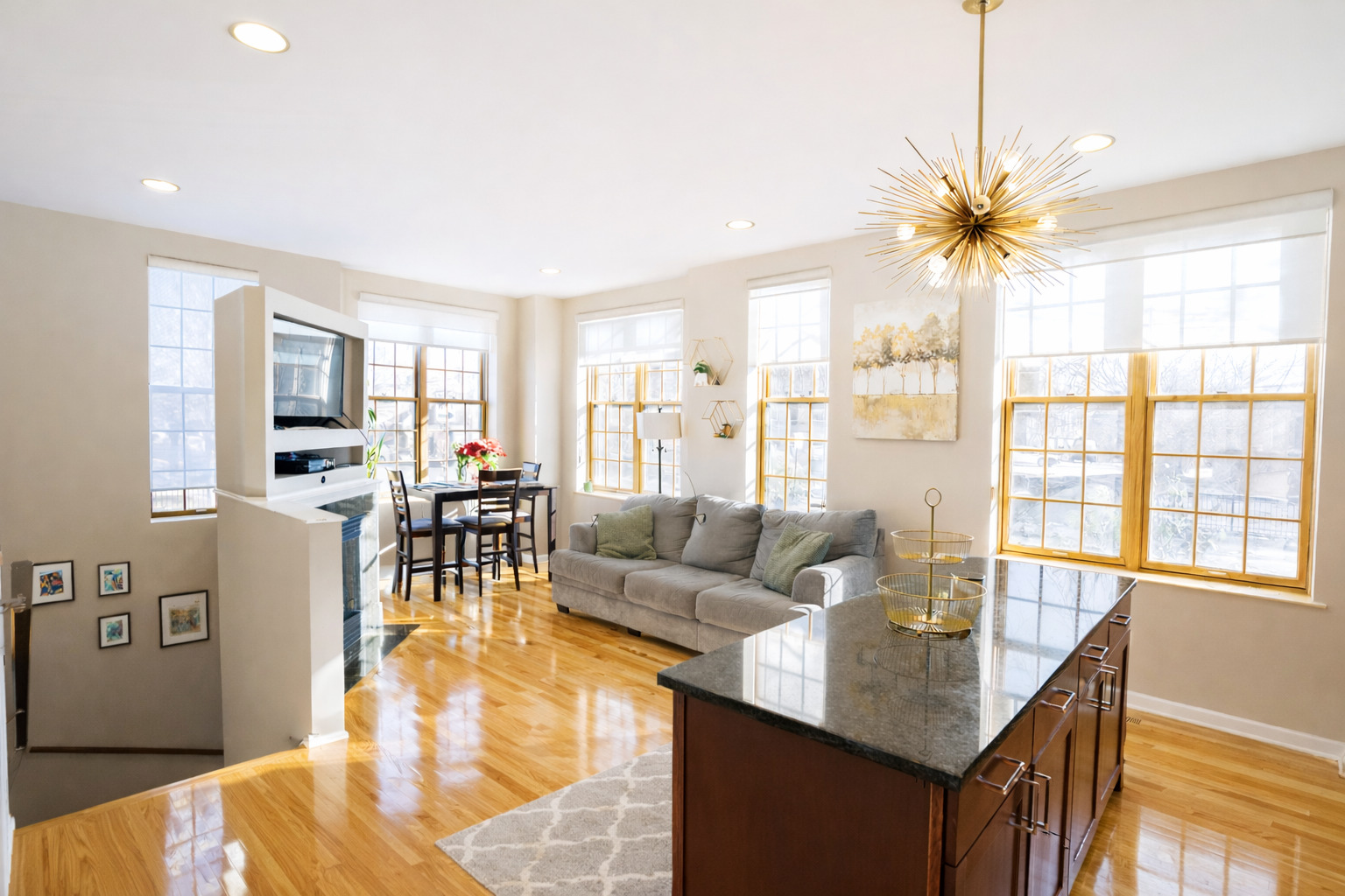 4452 S University Avenue Unit: 1S
