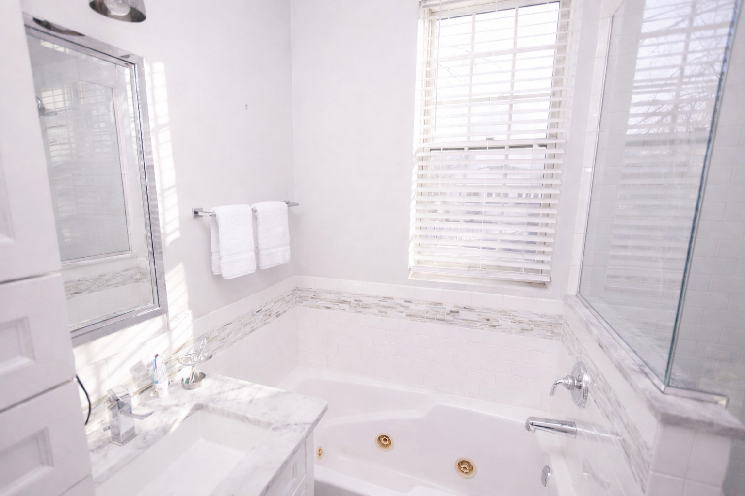 4452 S University Avenue Unit: 1S