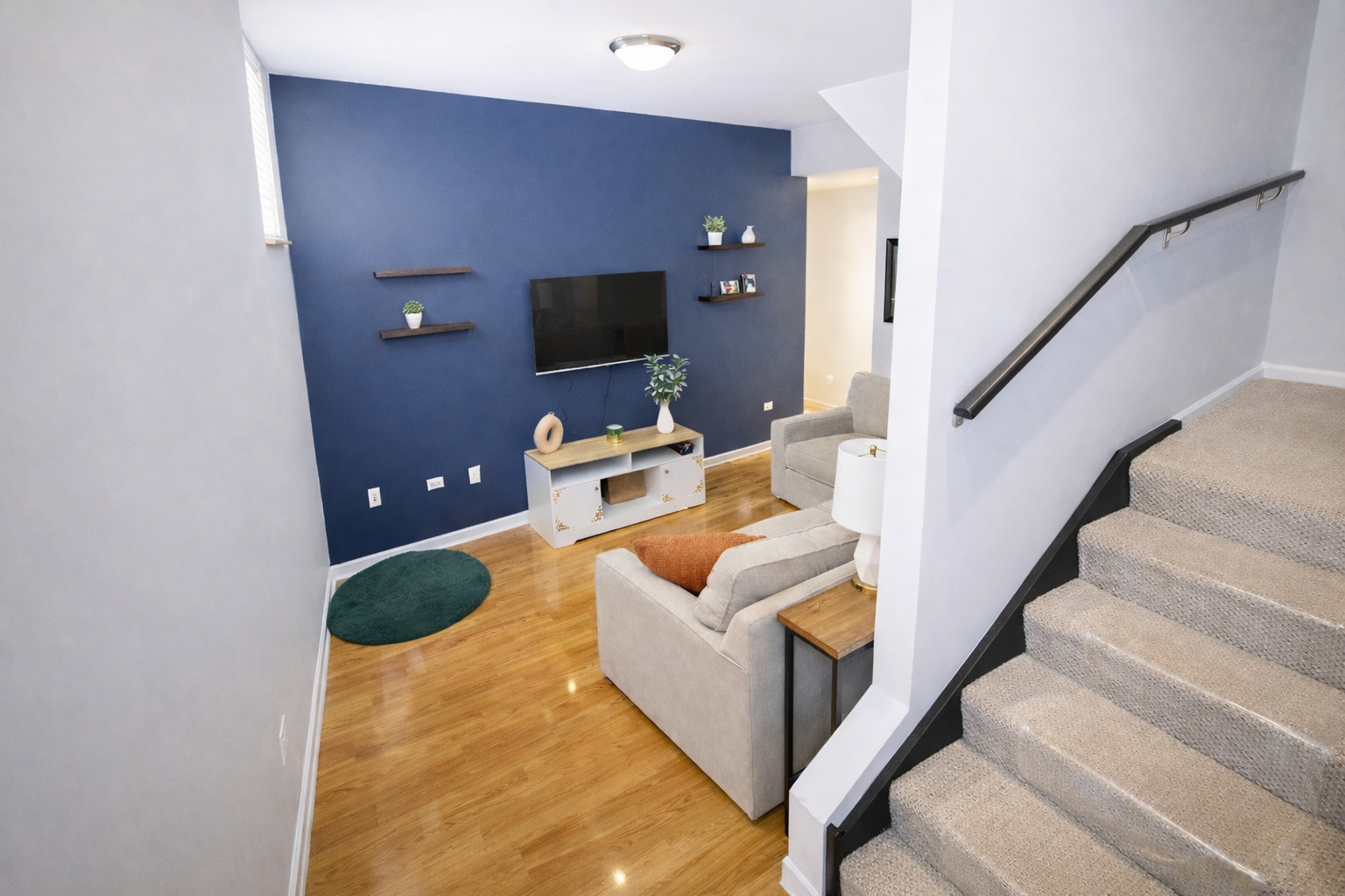 4452 S University Avenue Unit: 1S