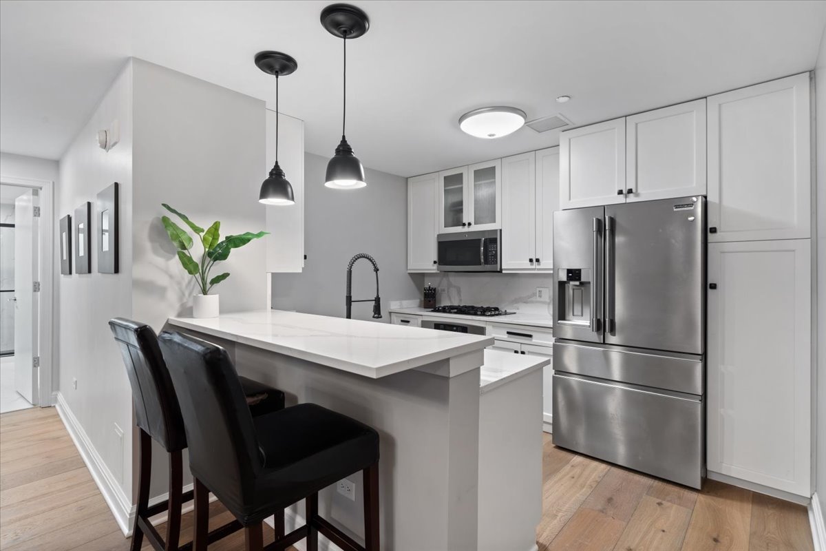 600 N LAKE SHORE Drive Unit: 1010