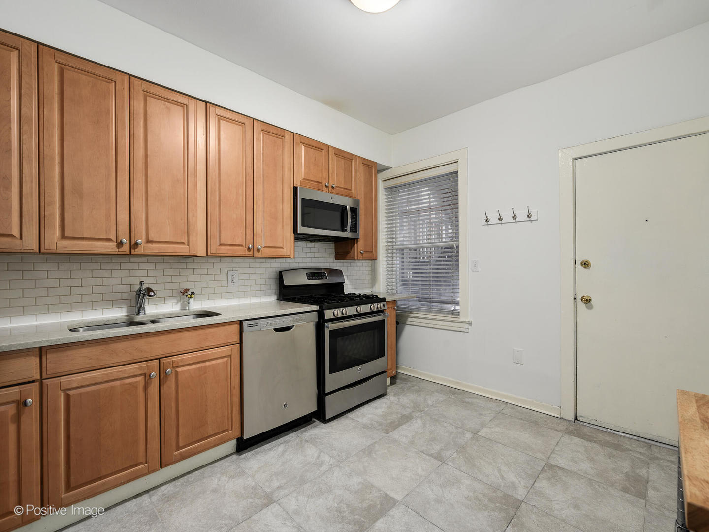 920 W Windsor Avenue Unit: 2E