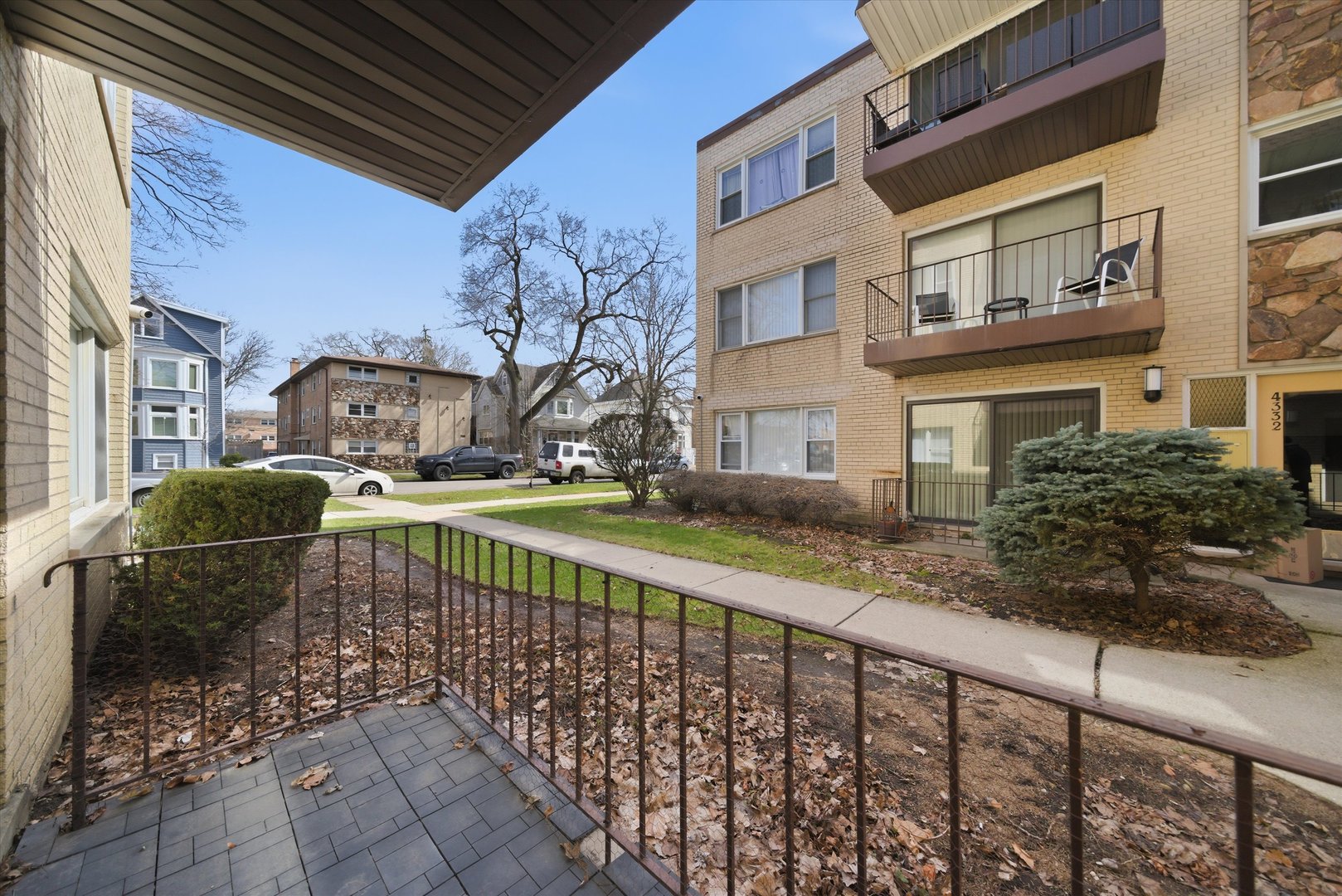 4340 N Keeler Avenue Unit: 1F