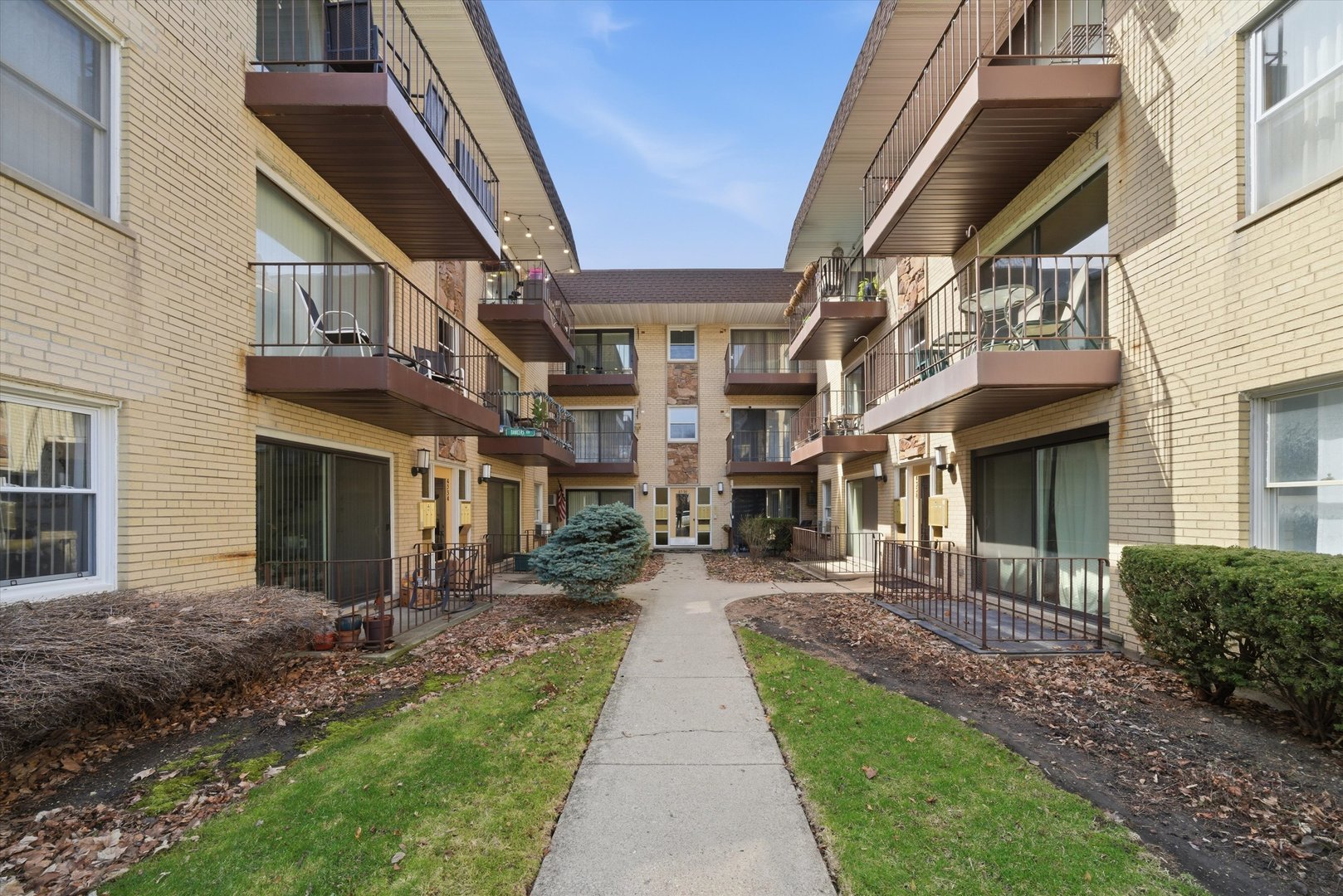 4340 N Keeler Avenue Unit: 1F