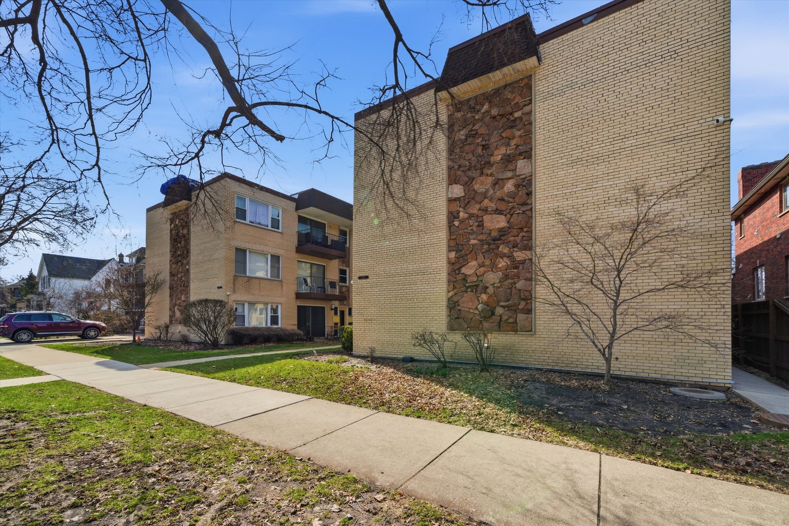 4340 N Keeler Avenue Unit: 1F
