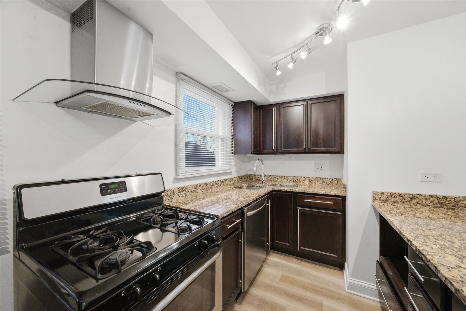 4340 N Keeler Avenue Unit: 1F