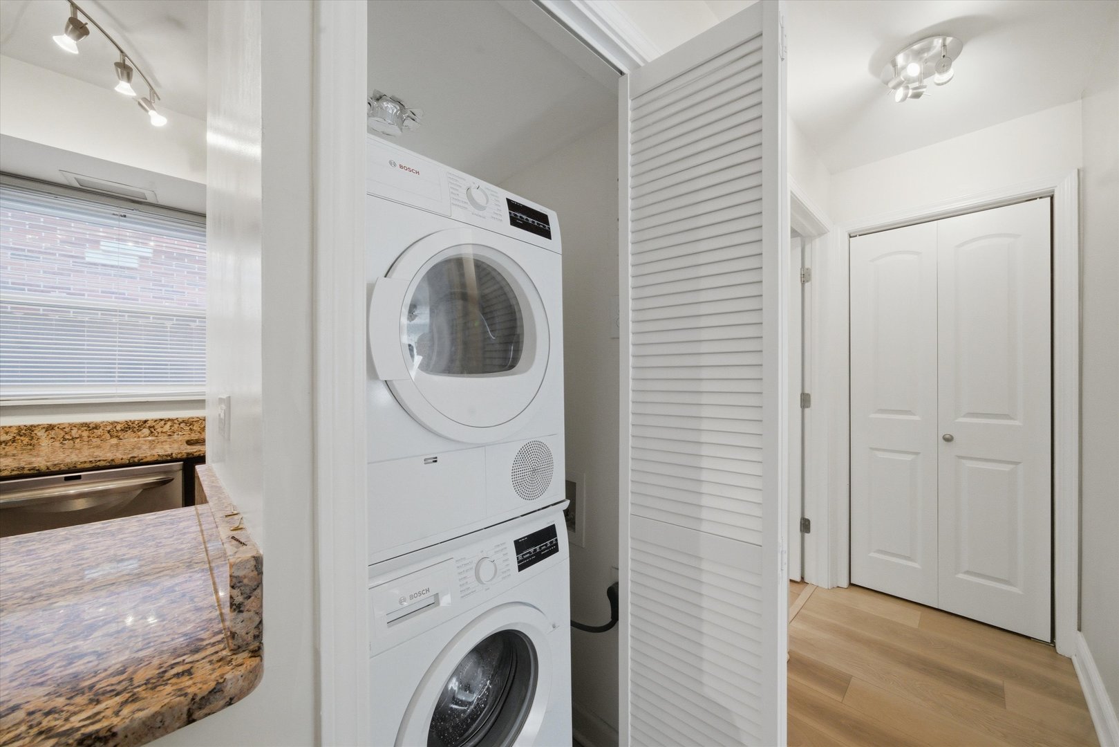 4340 N Keeler Avenue Unit: 1F