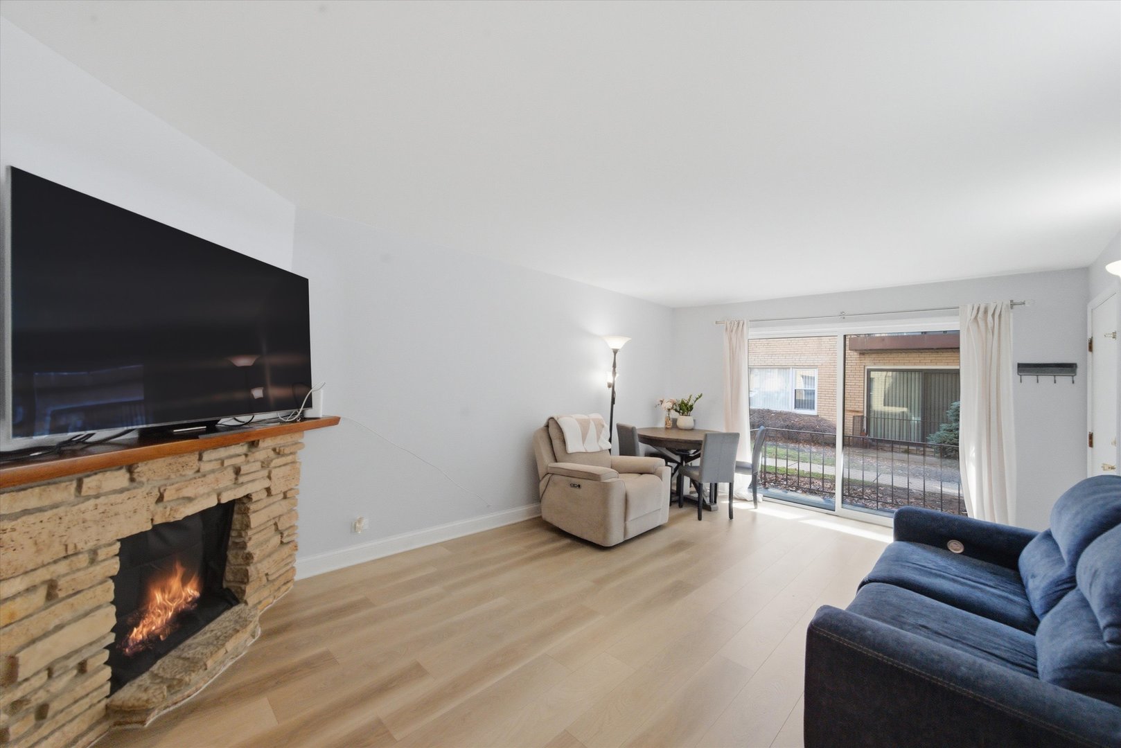 4340 N Keeler Avenue Unit: 1F