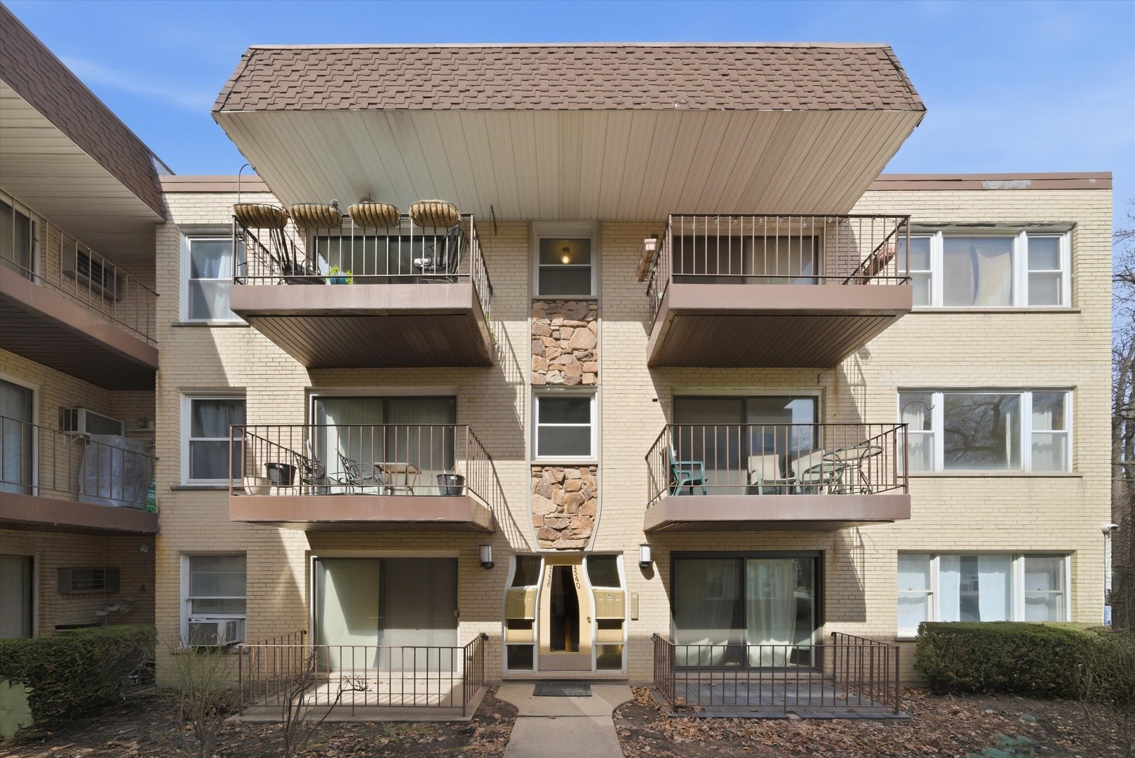 4340 N Keeler Avenue Unit: 1F