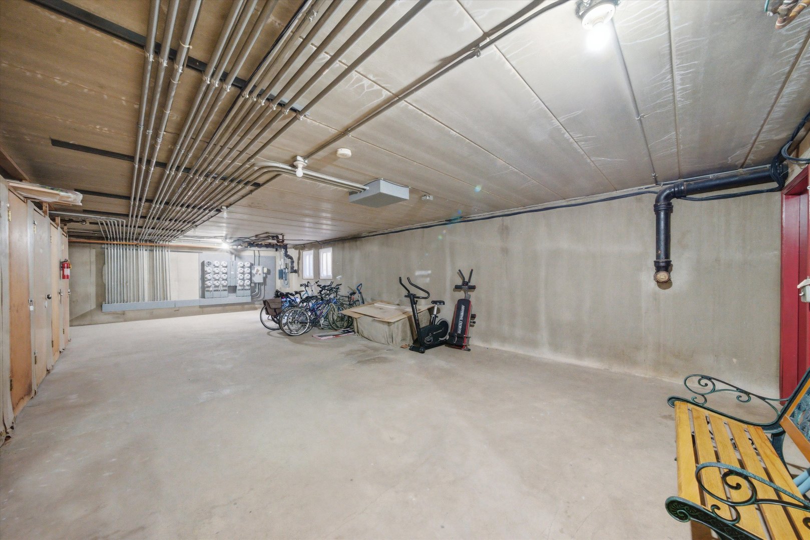 4340 N Keeler Avenue Unit: 1F