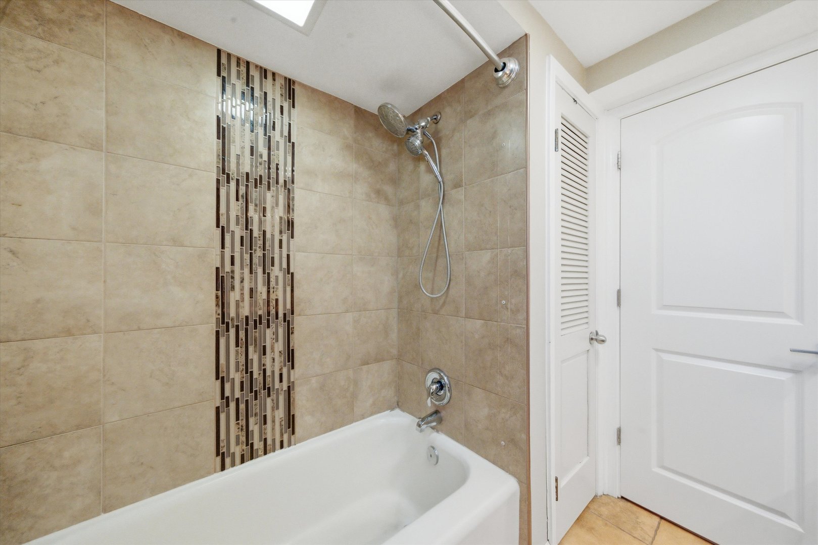 4340 N Keeler Avenue Unit: 1F