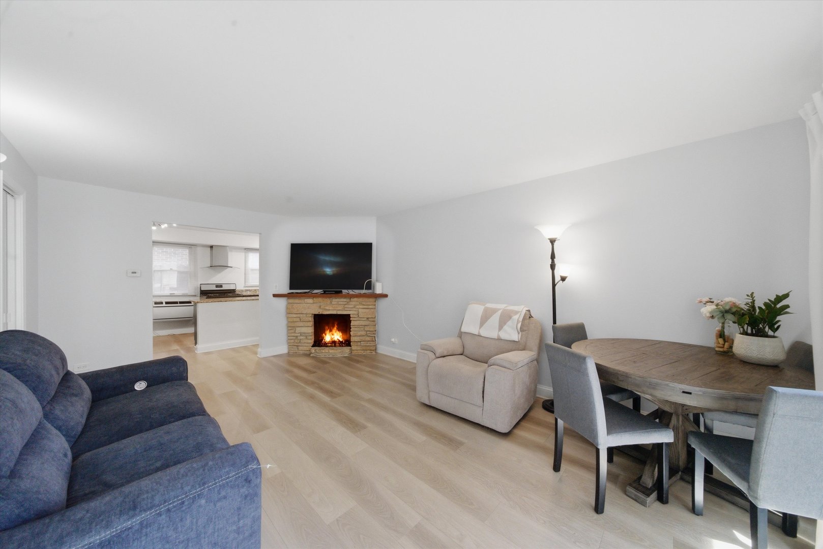4340 N Keeler Avenue Unit: 1F
