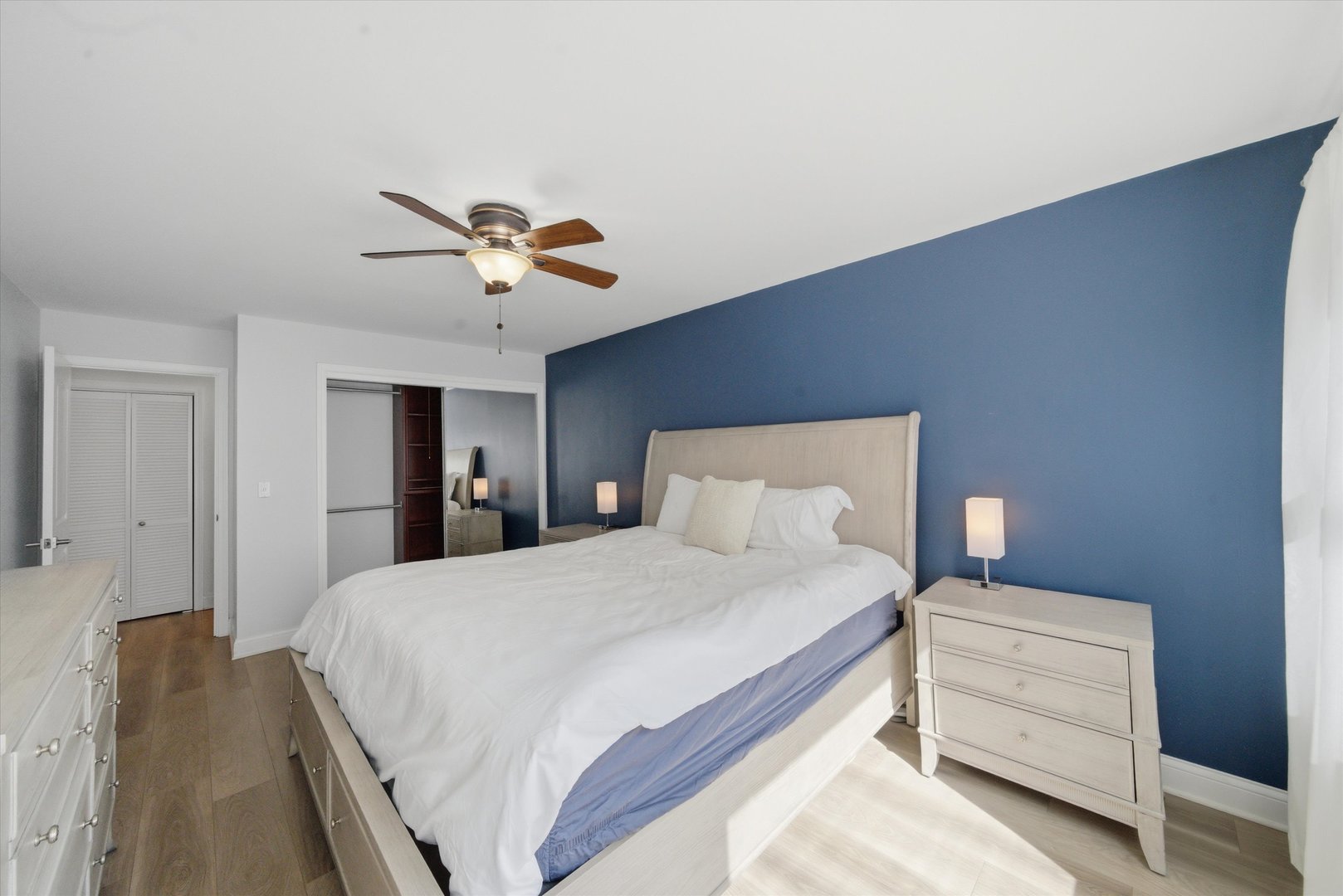 4340 N Keeler Avenue Unit: 1F