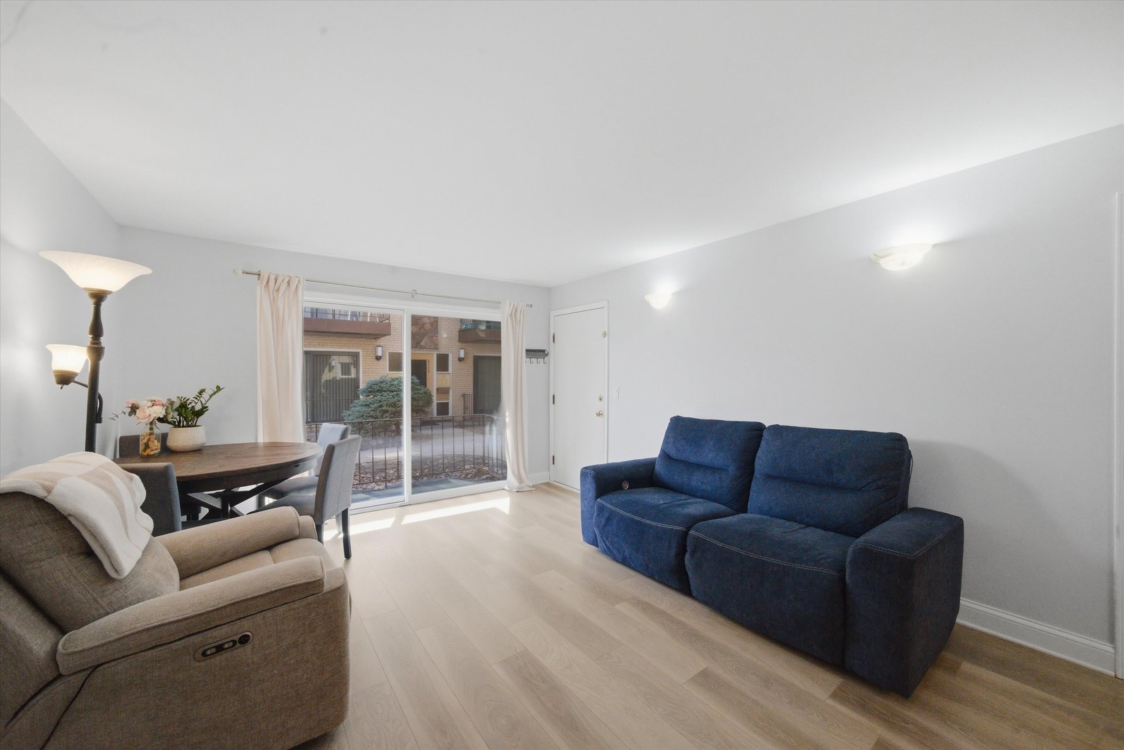 4340 N Keeler Avenue Unit: 1F