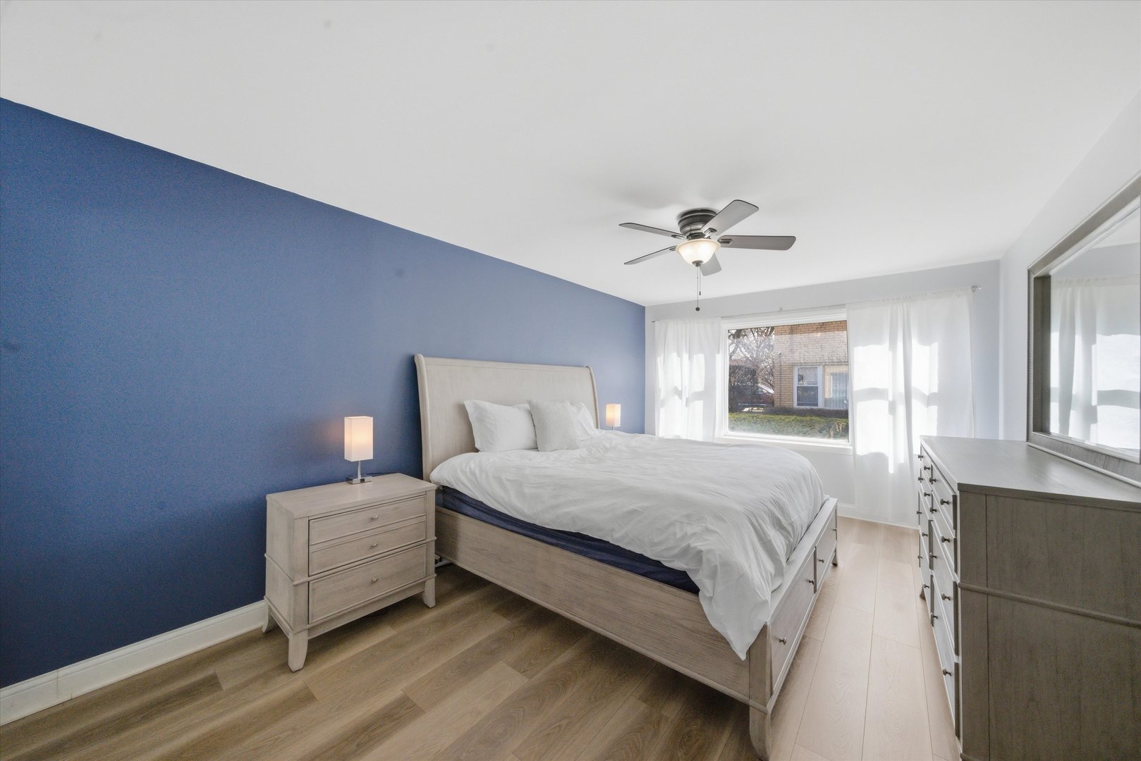 4340 N Keeler Avenue Unit: 1F