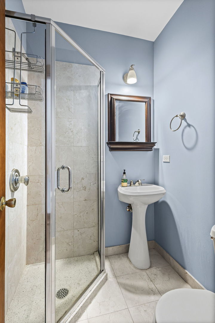 1031 N Marshfield Avenue Unit: 3