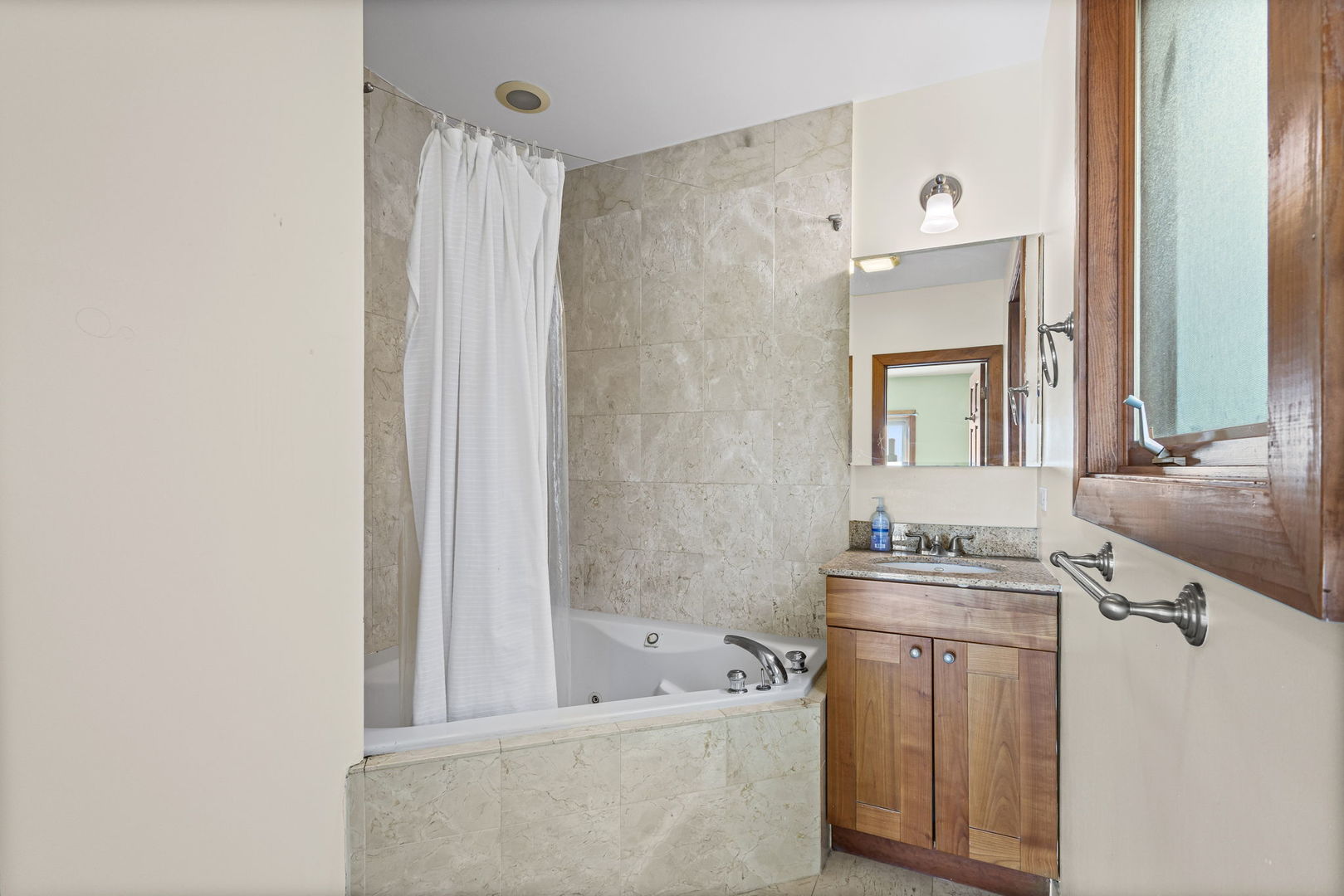 1031 N Marshfield Avenue Unit: 3