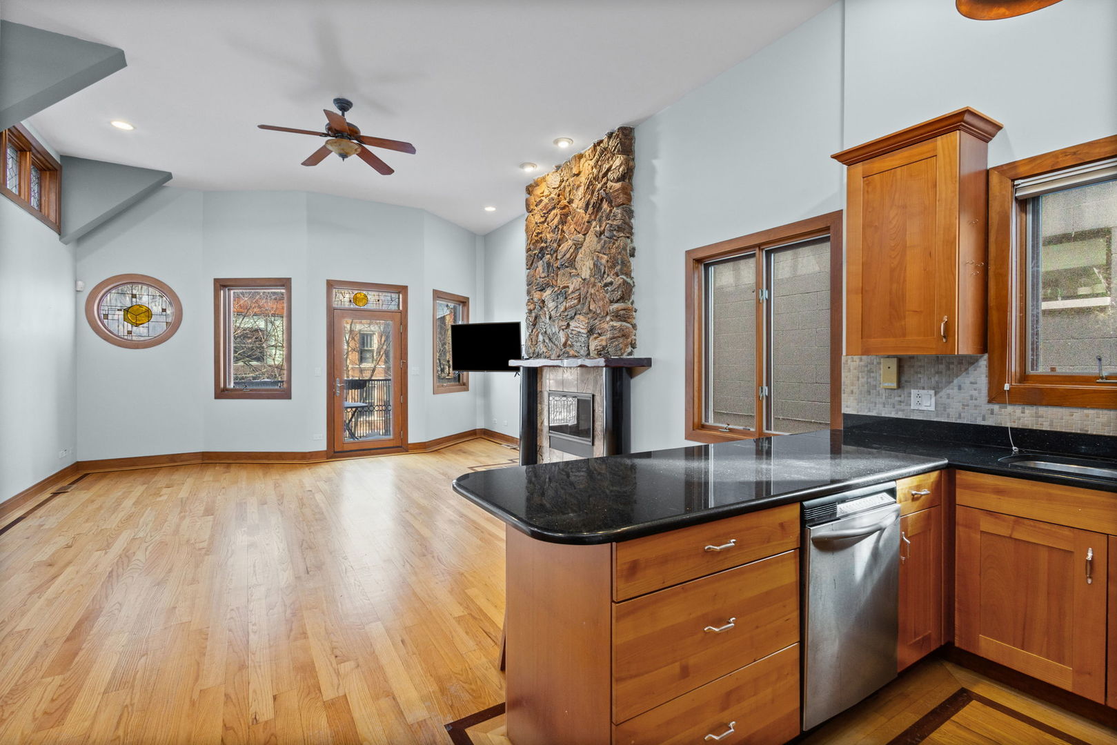 1031 N Marshfield Avenue Unit: 3