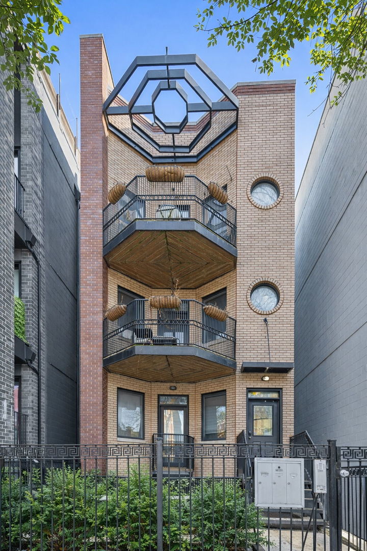 1031 N Marshfield Avenue Unit: 3