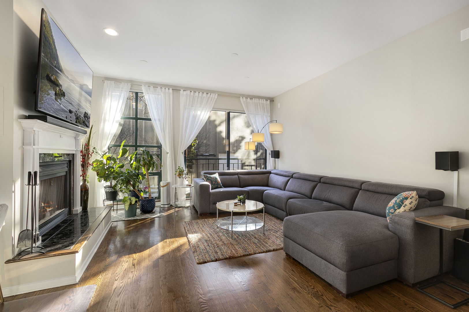 2501 N WAYNE Avenue Unit: 14