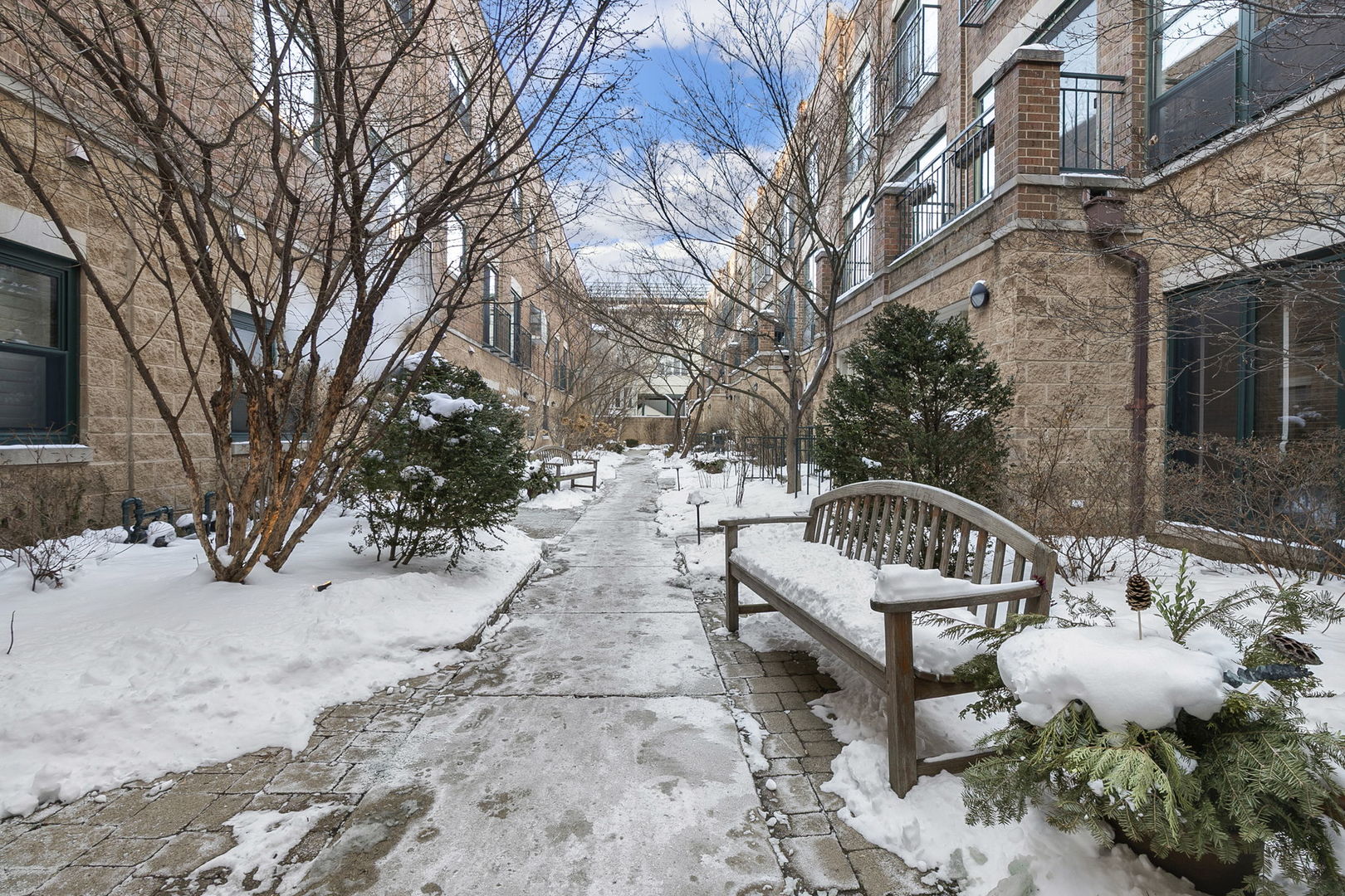 2501 N WAYNE Avenue Unit: 14