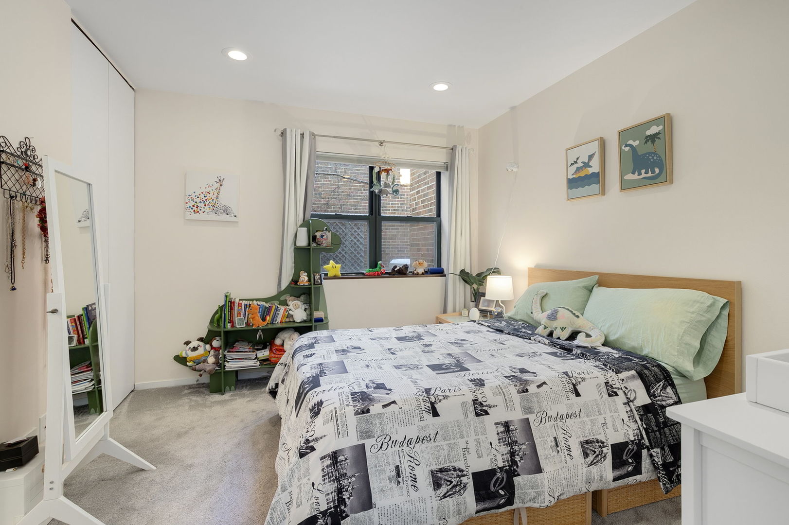 2501 N WAYNE Avenue Unit: 14