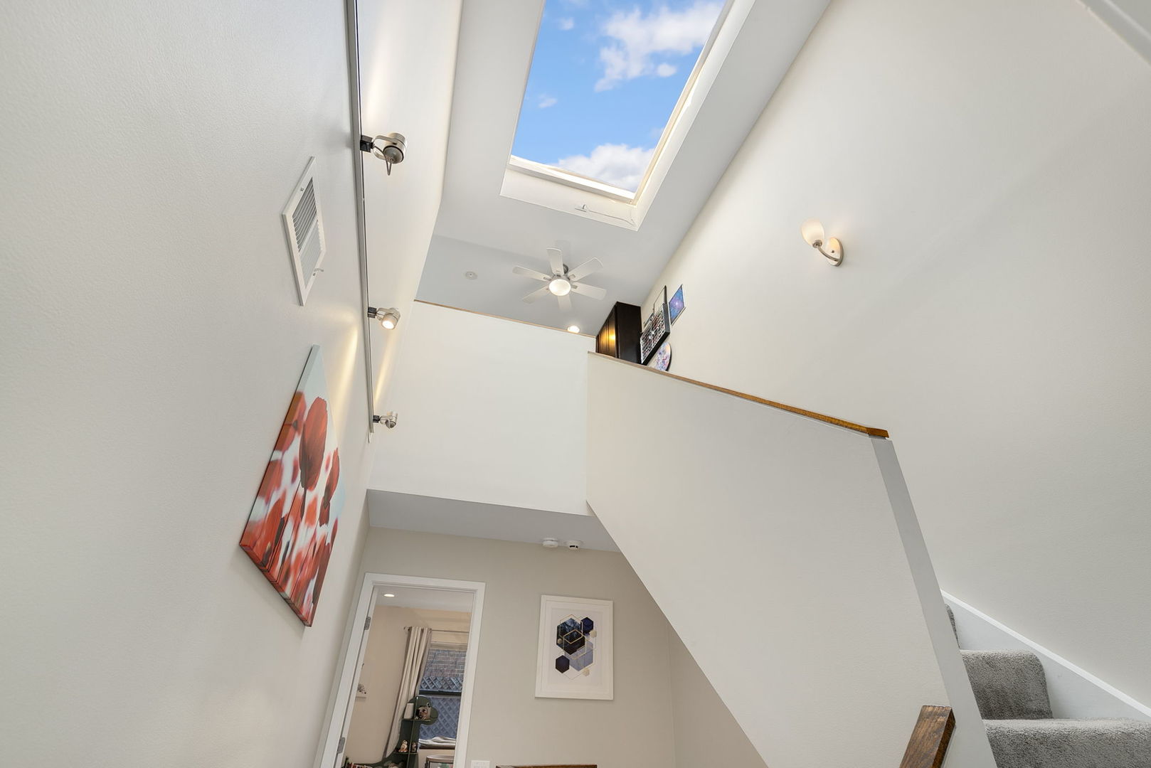 2501 N WAYNE Avenue Unit: 14