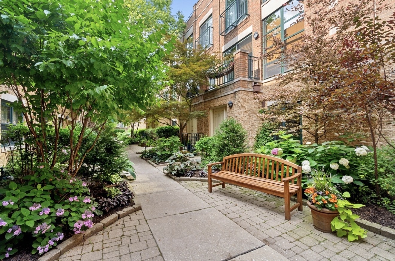 2501 N WAYNE Avenue Unit: 14