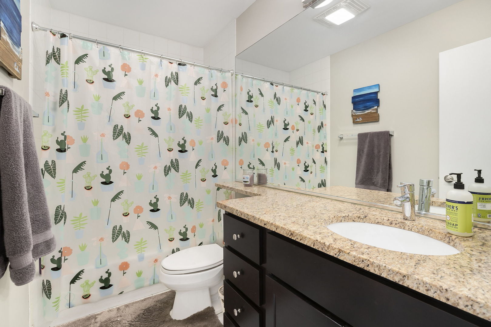 2501 N WAYNE Avenue Unit: 14
