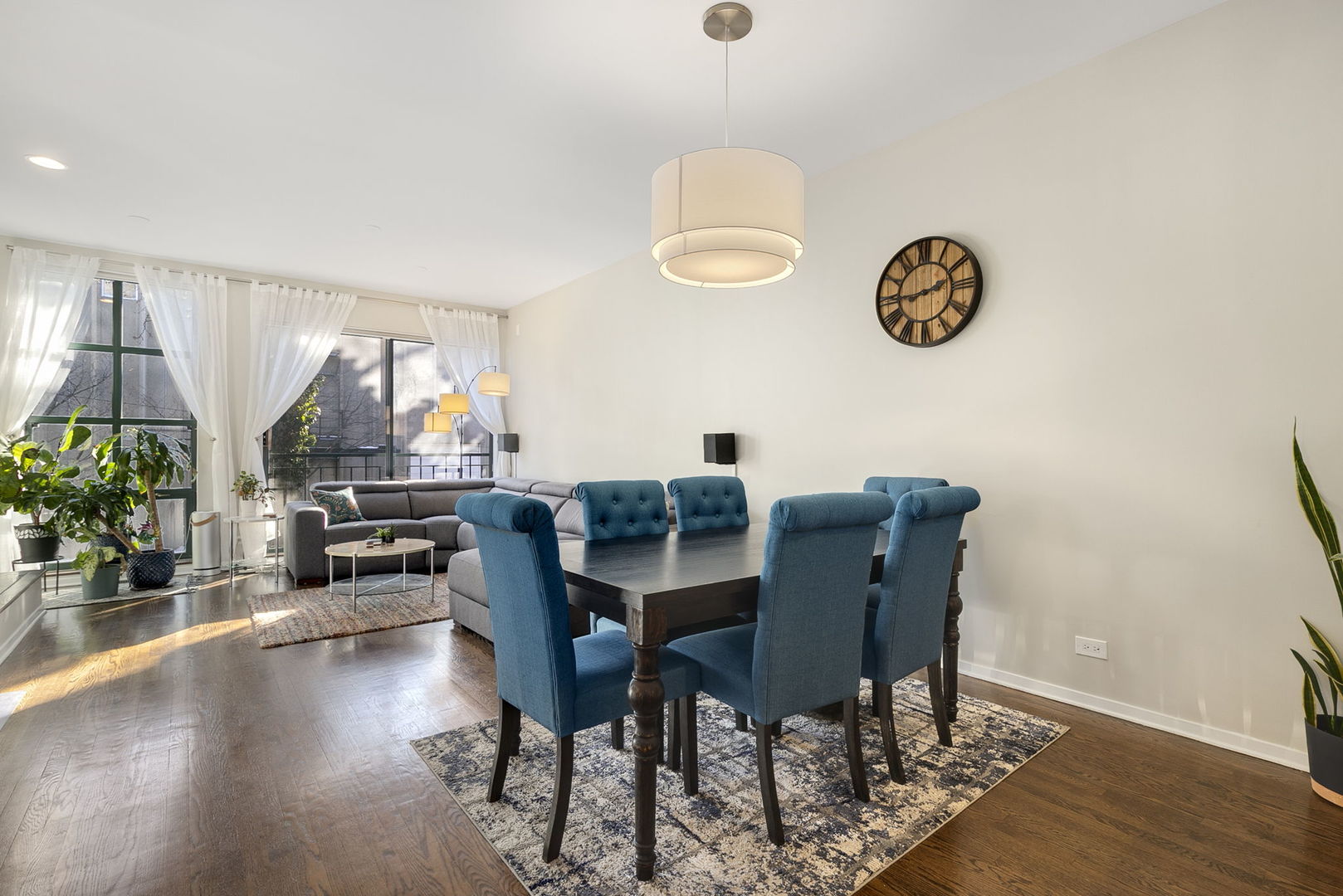 2501 N WAYNE Avenue Unit: 14