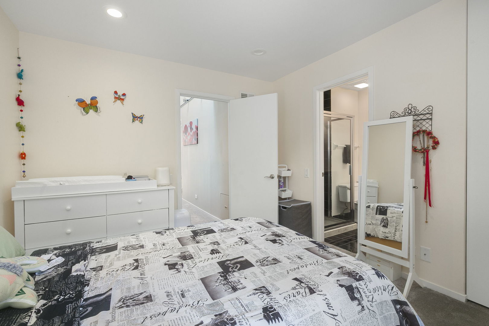 2501 N WAYNE Avenue Unit: 14