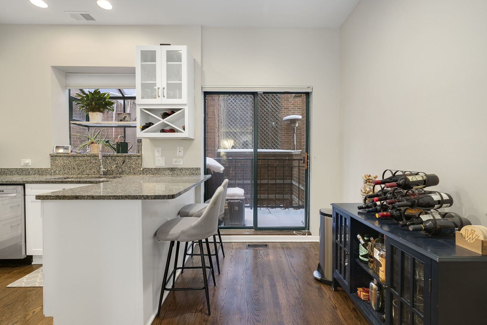 2501 N WAYNE Avenue Unit: 14